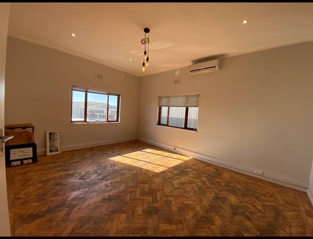 176M² OFFICE TO LET IN PAARDEN EILAND